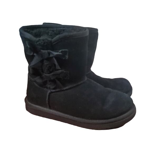 Koolaburra UGG K Victoria Bow Short Girls Boots Black Suede 1019372 Girls Size 4 - Picture 4 of 14
